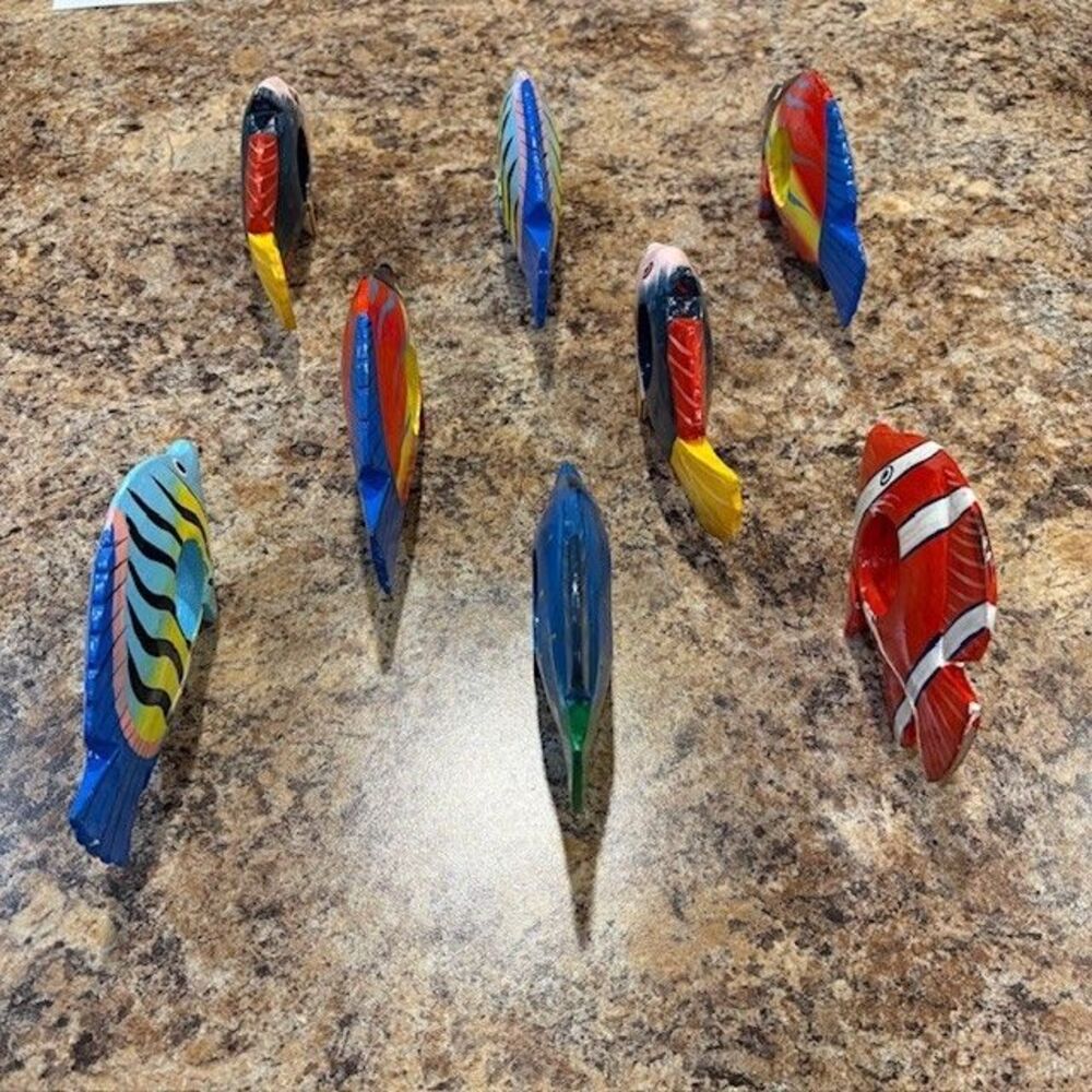 Set of 8 Wooden Painted Tropical Fish Napkin Holder Rings - Picture 4 of 5